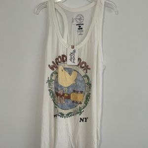 WOODSTOCK Graphic Tee Medium